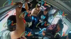 Crónica / [VIDEO] Si te lo cuentan, no lo vas a creer: el increíble asalto en el trasporte público maricahi