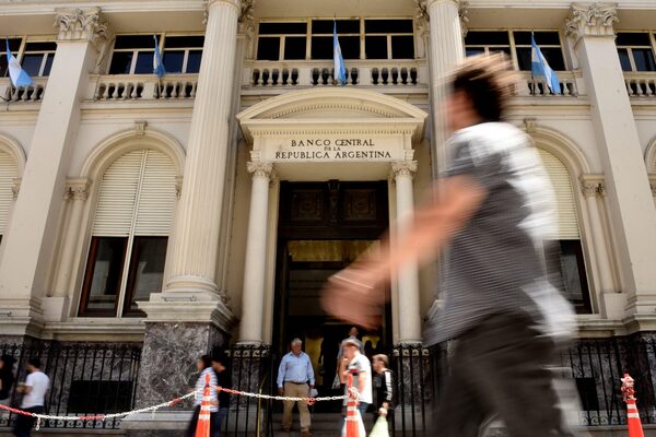 Analistas en Argentina suben la expectativa de la inflación al 95 % en 2022 - MarketData