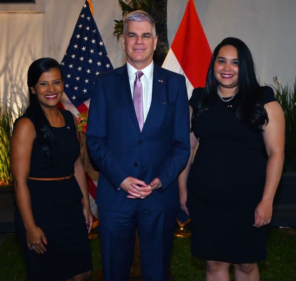 Recepción en la residencia de la Embajada de los Estados Unidos - Sociales - ABC Color