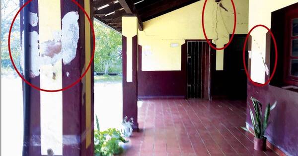La Nación / En Itapúa los docentes y alumnos se arriesgan a que aulas se desmoronen