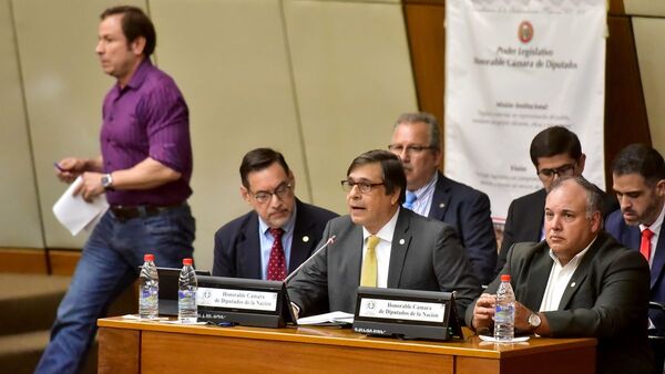 La Contraloría pide informes al IPS ante dudas de empresas de maletín