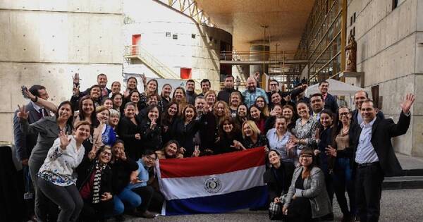 La Nación / Becal otorgó 2.701 becas a profesionales y estudiantes del país