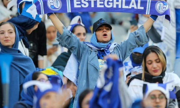 Por primera vez en más de 40 años, Irán permite a las mujeres asistir a un partido de futbol - OviedoPress