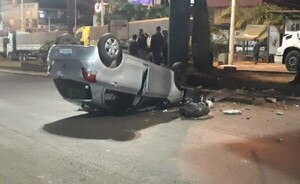 Salieron ilesos tras vuelco de su vehículo