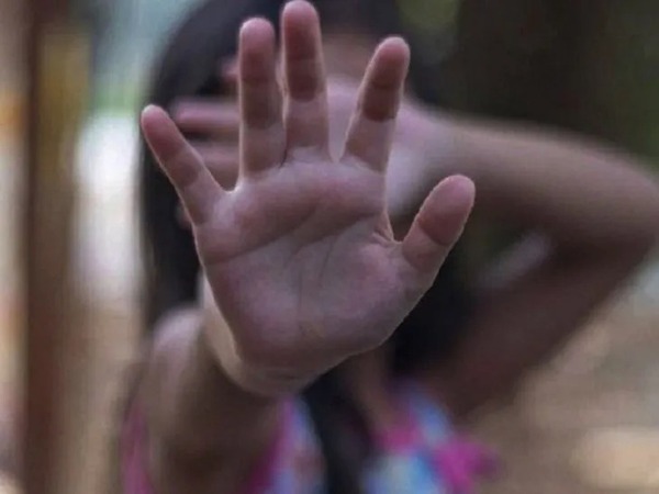 Niña maltratada: imputan al padre y la madrastra - Unicanal