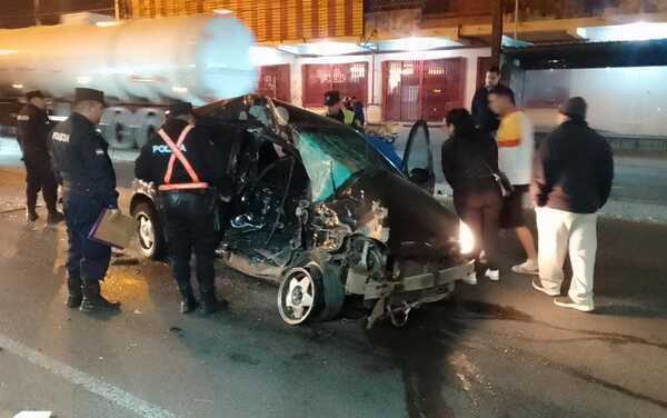 Un muerto y tres heridos deja choque de vehículos en Fernando de la Mora