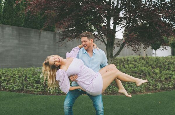 El romántico mensaje de Luisana Lopilato a Bublé en su cumple: “Tomada de tu mano hasta que seamos viejitos” - Gente - ABC Color