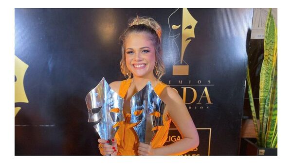 Fátima Fernández recibe 4 premios Edda