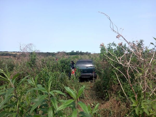 Encuentran abandonada segunda camioneta utilizada por piratas del asfalto - ABC en el Este - ABC Color