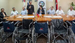 Taiwán dona 20 sillas de ruedas en Minga Guazú - ABC en el Este - ABC Color