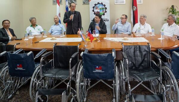 Taiwán dona 20 sillas de ruedas en Minga Guazú - ABC en el Este - ABC Color