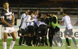 Crónica / [VIDEO] En Villarrica: ¡Guaireña humilló al vigente campeón!