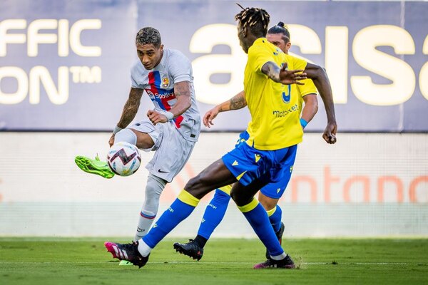 Barcelona goleó al Cádiz de Arzamendia y alcanzó la cima de LaLiga