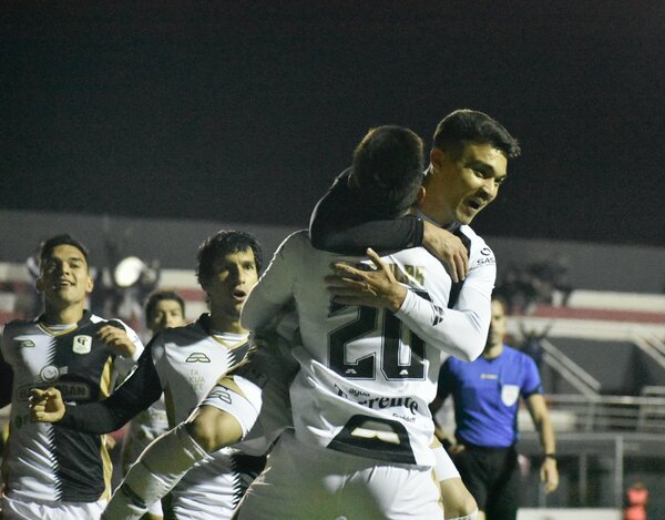 Diario HOY | Tacuary hunde a Guaraní y escala en el Clausura