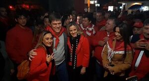 Fuertes críticas a Cartes y a Peña en fiesta colorada - Política - ABC Color