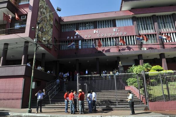 Oficialistas y cartistas celebran hoy sin “cicatriz” 135 años de la ANR - Política - ABC Color