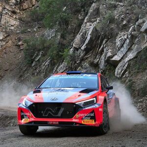 Zaldívar y Domínguez, en el podio del Rally de Grecia - ABC Motor 360 - ABC Color