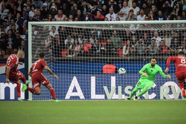 El PSG gana en la Ligue 1 gracias a Neymar y Donnarumma - Fútbol - ABC Color