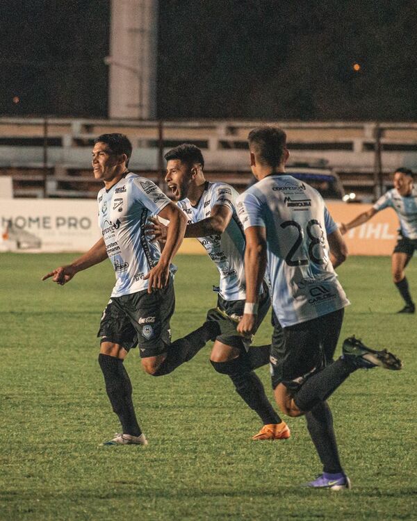 Guaireña 4-Libertad 0: Parque de diversiones - Fútbol - ABC Color