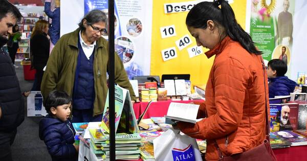 La Nación / Con lanzamientos y shows se despide la Libroferia