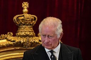 Carlos III es proclamado rey en Edimburgo a la espera del ataúd de Isabel II - Mundo - ABC Color