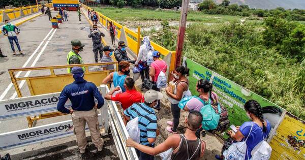 La Nación / Venezuela y Colombia restablecen relaciones y retoman vuelos suspendidos 5 años