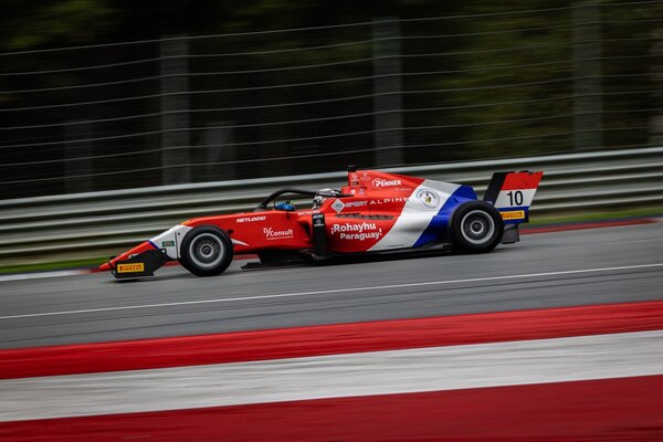 Duerksen cierra su mejor fin de semana en la Fórmula Regional Europea
