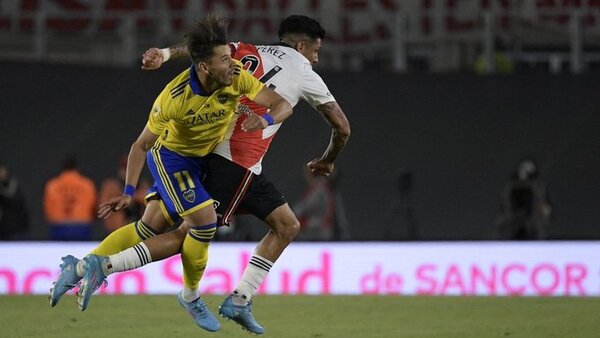 Boca Juniors y River juegan el superclásico en La Bombonera