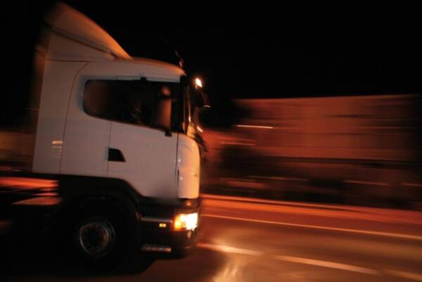 Crónica / Camioneros ka'ure decidieron “jugar” carrera a toda bala