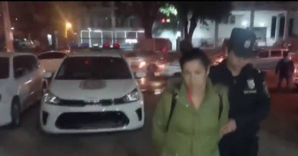 La Nación / Detienen a mujer que vendía drogas a niños en terminal de buses