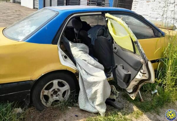 Hallan muerto a indigente en un taxi abandonado en Luque •