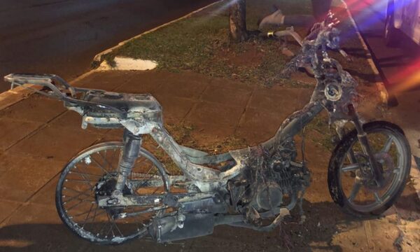 Motocicleta se incendia en CDE