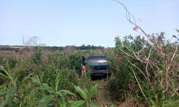Abandonan vehículo utilizado en asalto a transportadora