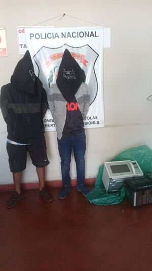 Jóvenes detenidos por robo en la expoferia de Ayolas - Nacionales - ABC Color