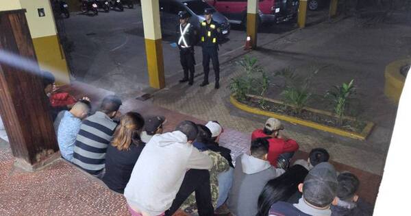 La Nación / Demoran a más de 20 personas en operativo contra la polución sonora en San Lorenzo