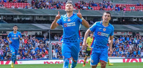 Ángel Romero, figura y goleador en la victoria del Cruz Azul