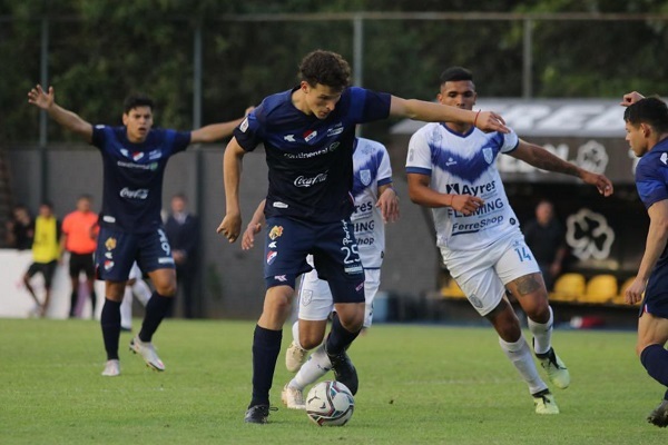 Nacional gana sobre el descuento y está en la punta