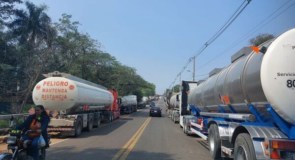 Camioneros se movilizan desde hoy, pero solo algunos gremios se acoplan - Nacionales - ABC Color