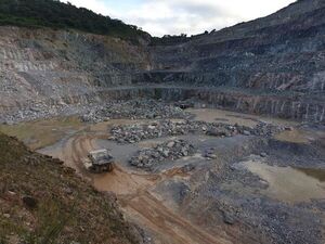 Particulares ocupan predio de INC en Vallemí y hasta extraen piedra de la cementera - Nacionales - ABC Color