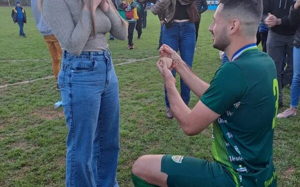 No entiende nada: salió campeón y le pidió casorio a su novia