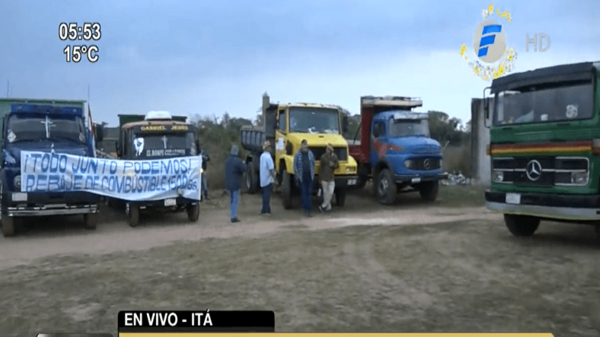 Camioneros inician movilizaciones por reducción de precios de los combustibles | Noticias Paraguay