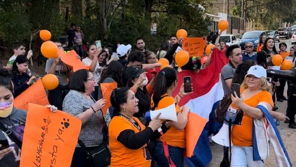 Animaleros juntan firmas contra "ruidosos" del templo del pastor Duarte