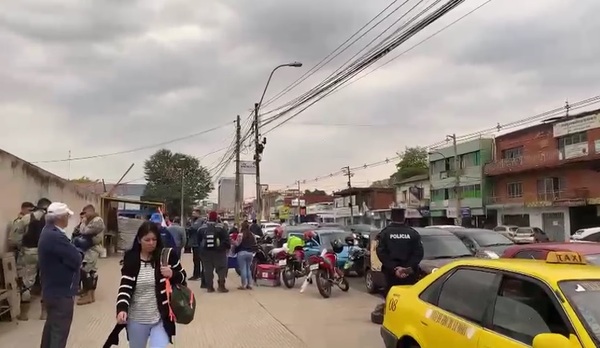 Motodeliveries y conductores de plataformas se movilizan reclamando reducción de precios de combustibles