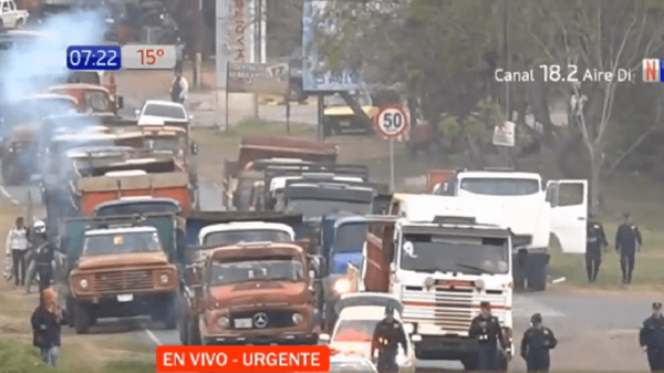 Gremio de los camioneros cierran la ruta PY01 en Itá | Noticias Paraguay