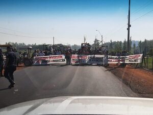 Pequeños productores se movilizazan y reclaman al Gobierno el cumplimiento de acuerdos · Radio Monumental 1080 AM