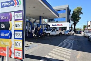 Condiciones favorecen a posible disminución de precios del combustible y cuestionan faltan de transparencia - La Primera Mañana - ABC Color