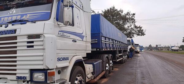 Camioneros exigen reducción del combustible y no descartan ir en caravana por el centro de Asunción - La Primera Mañana - ABC Color