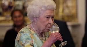 Especulan con que una caída mató a la Reina Isabel II | OnLivePy