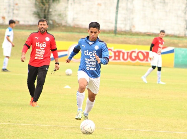 La Albirroja Sub 15 activó en Ypané - APF