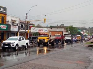 Combustibles: camioneros realizan cierres intermitentes y bloqueos de media calzada en rutas en jornada de protestas  - A La Gran 7-30 - ABC Color